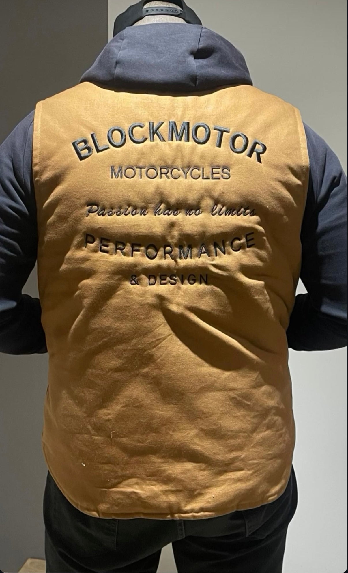 Gilet en toile épaisse brodé